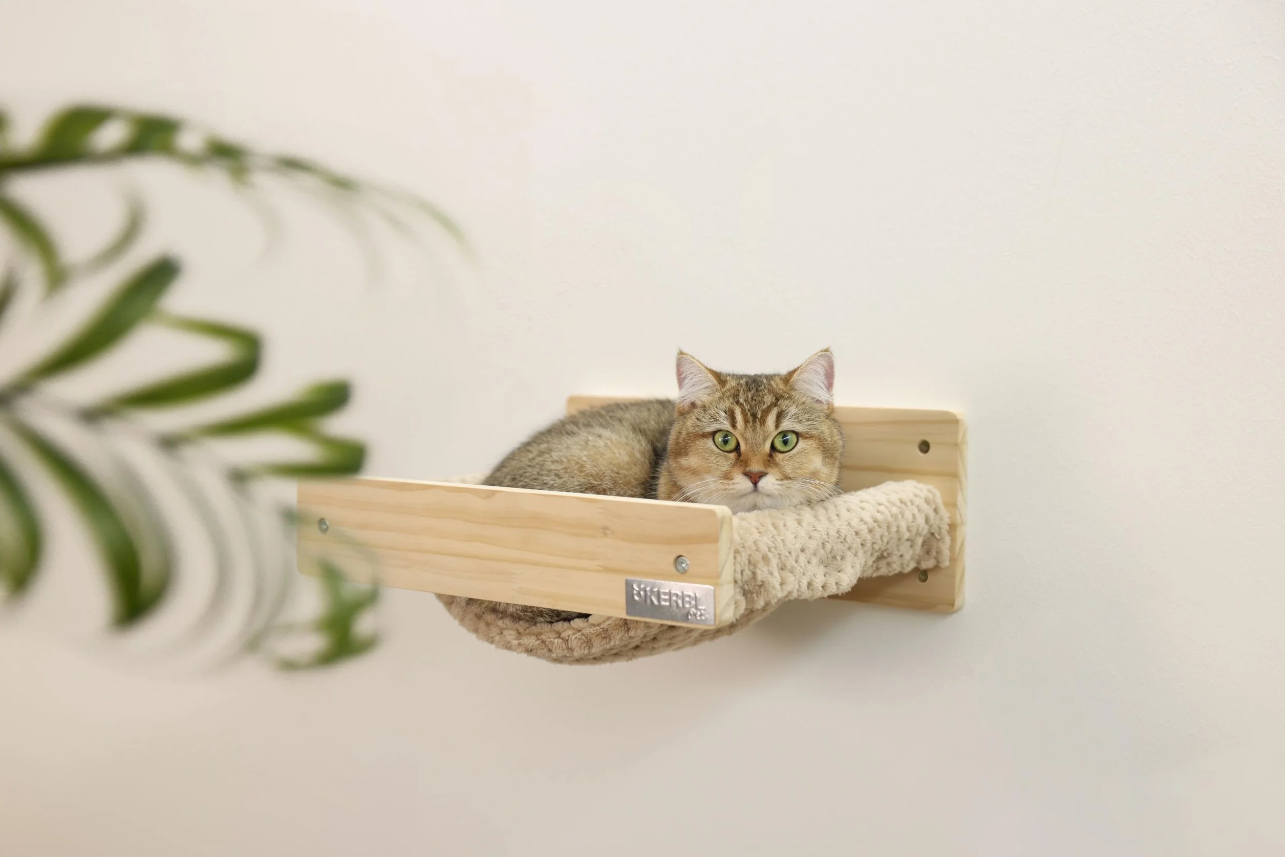 KERBL PET Amaca da parete Timber, 38x33,5x16 cm, naturale/talpa