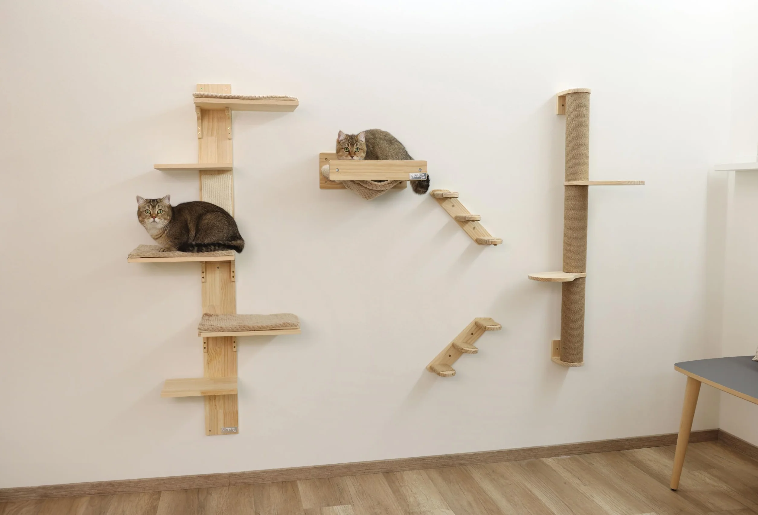 KERBL PET Amaca da parete Timber, 38x33,5x16 cm, naturale/talpa