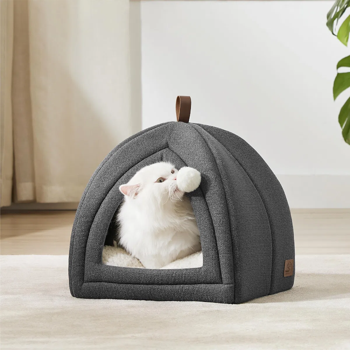 Bedsure Cuccia Gatti Tana Gatti - 40 x 40 x 40 cm Casa per Gatti da Interno con Cuscino Sherpa Rimovibile e Giocattolo Appeso, Cuccia Lavabile, Grigio Scuro