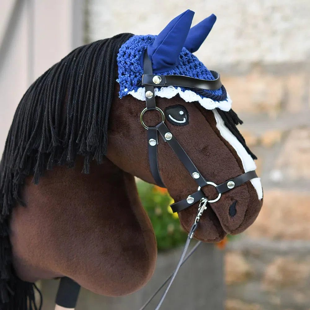 Hobby Horse - Set di accessori con cavezza peluche blu con longhina e cappuccio anti-insetti blu per attività di Hobby Horsing.