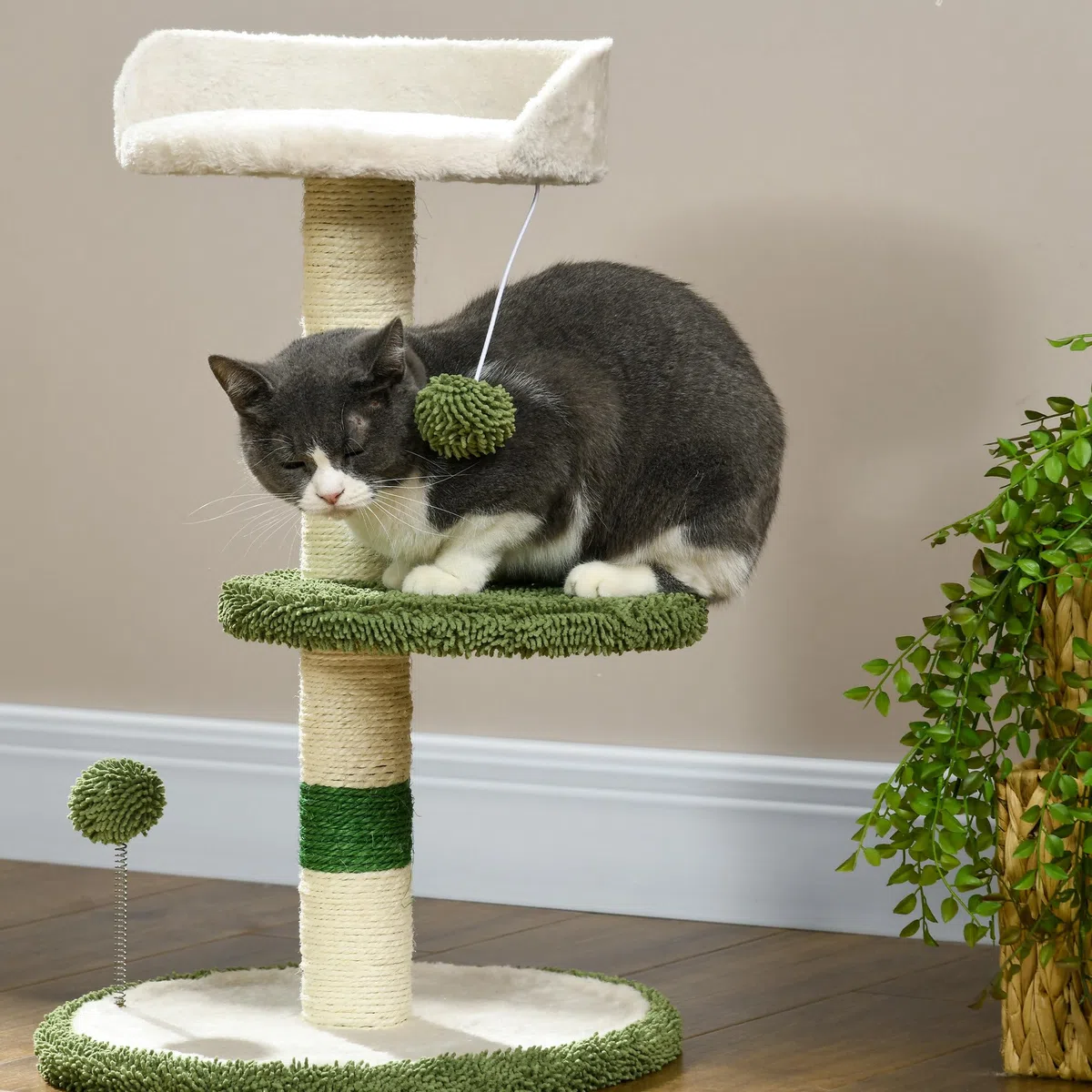 PawHut Albero Tiragraffi con Lettino per Gatti, 2 Palline, Piattaforma e Palo in Sisal, Palestra per Gatti con Rivestimento in Chenille e Peluche, Verde e Bianco
