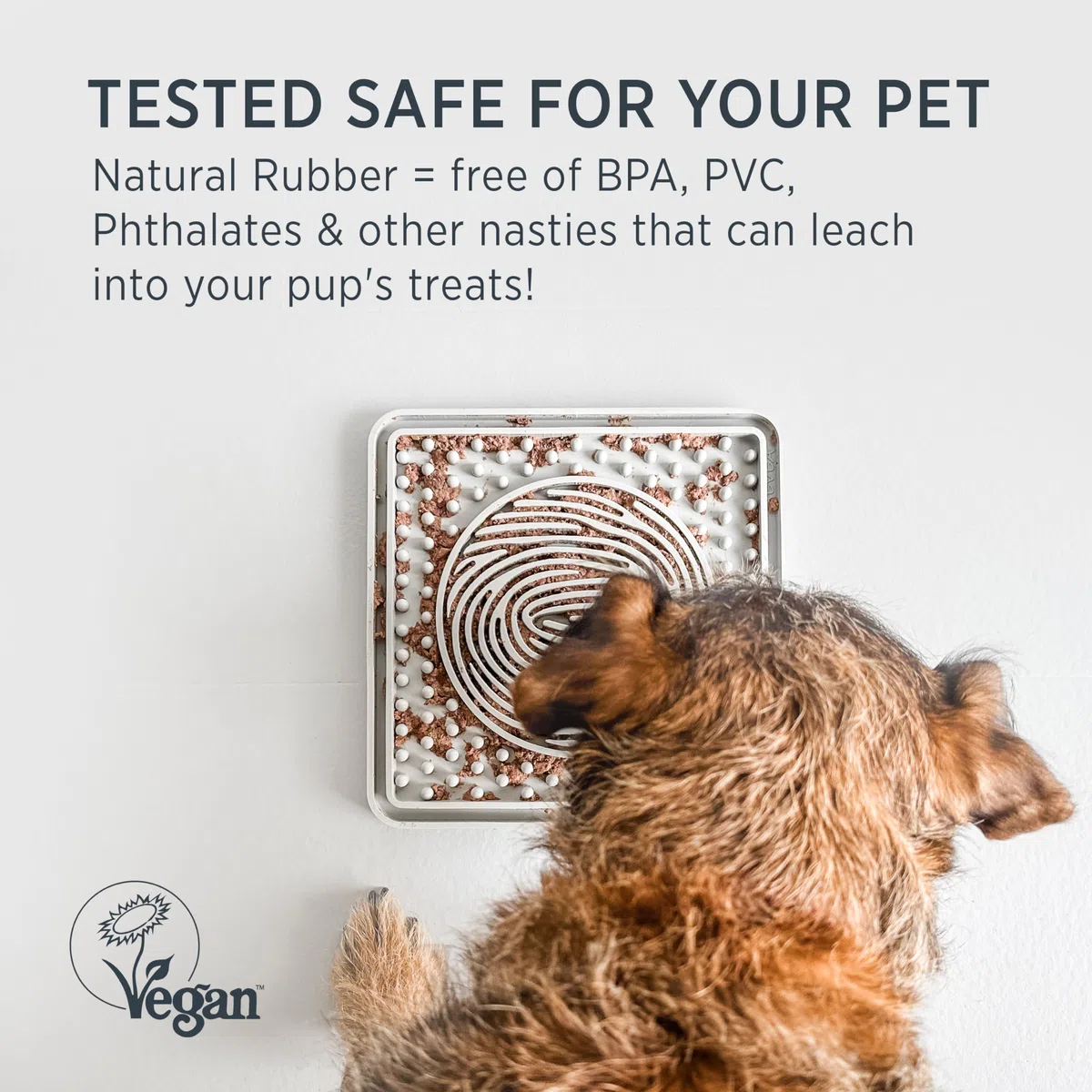 HEVEA Tappetino per leccare cani in gomma naturale, con 25 ventose, per ridurre la noia e alleviare l'ansia, perfetto per la toelettatura del bagno, testato e sicuro per il tuo cane (naturale)