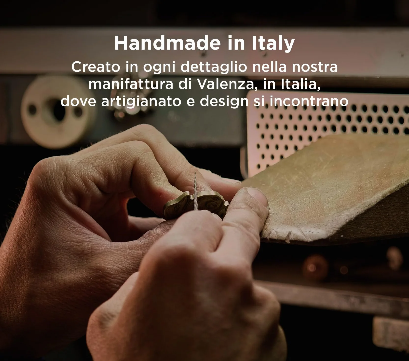 MyFamily Medaglietta per Cane Personalizzata Made in Italy, Osso Grande, Targhetta Cane con Incisione Gratis, Smaltata a Mano in Metallo, Collezione Rainbow
