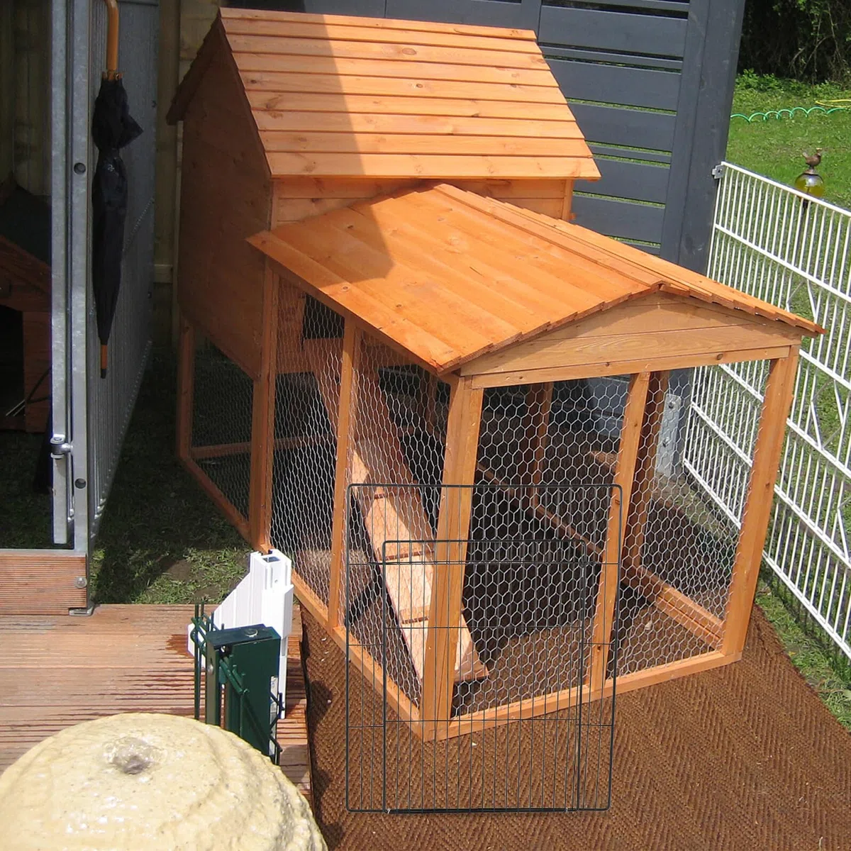 SMASOLO Porta per Gabbia Animali Domestici in Rete Resistente 45x35 Cm con Cancello Integrato, Recinzione Modulare per Cuccia Cani e Gatti, Adatta per Uso Interno ed Esterno