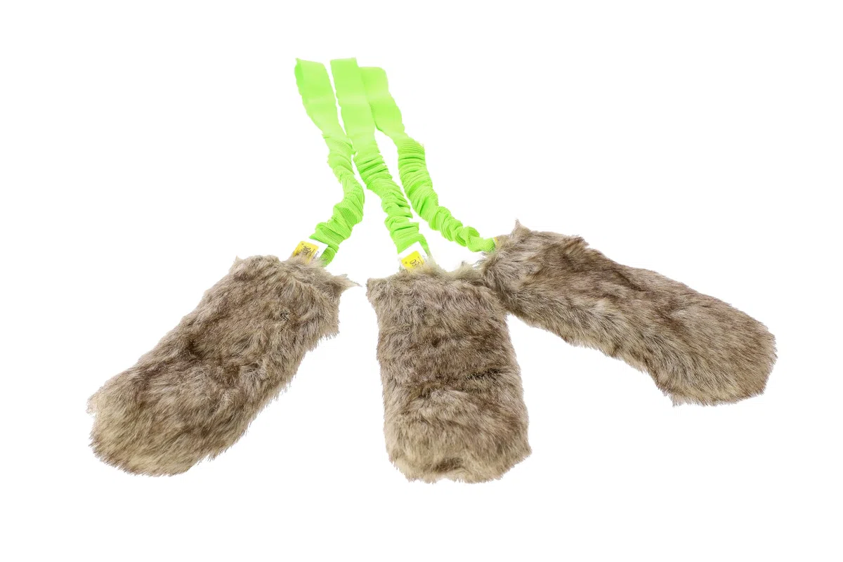 DINGO Set: 3 x Giocattoli da Caccia in Pelliccia Sintetica – Teaser con Squittio, Manico Elastico 55 cm, per Agility, Addestramento del Cane, Corsa e Gioco, Verde (Z30028)