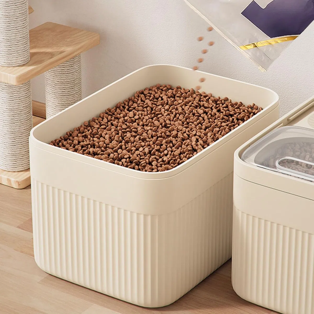 Contenitore ermetico per mangimi per animali domestici fino a 6,5 kg per cani, gatti e altri alimenti per animali domestici con misurino, secchio di stoccaggio