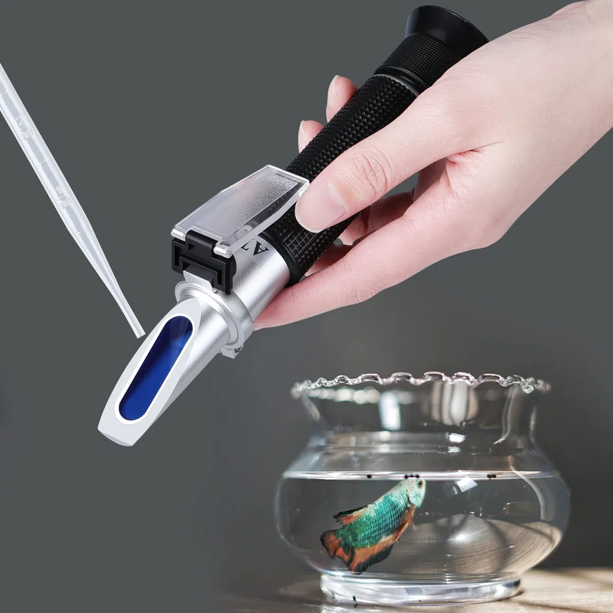 Rifrattometro per la salinità dell'acqua, areometro a due scale: peso specifico 1,000-1,070 e ppt 0-100 (1‰ = 1 ppt = 1000 ppm), tester acqua di mare mano per acquario, serbatoio piscina