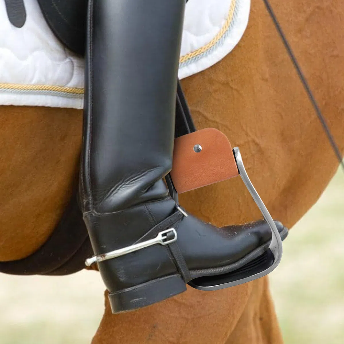 Staffe Stile Western,Attrezzatura Equestre in Alluminio Imbottita - Staffe Ad Alta Resistenza,Per Box Stalla Pascolo Fattoria Ranch Lavoro Addestramento Competizione Escursione Equitazione
