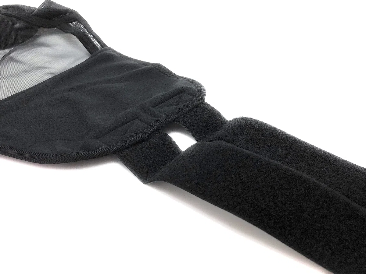 Horses, Maschera Anti Mosche per Cavallo, Modello Soft PRO Mask, Realizzata in Nylon e Cotone con Paraorecchie, Leggera e Traspirante (Nero - M)