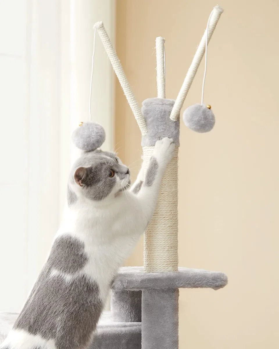 FEANDREA Tiragraffi per Gatti, Albero per Gatti, Grotta per Gattini Micini, Diversi Livelli di Peluche, 42 x 32 x 118 cm, Graffitoio, 3 Bastoncini Pompom Rimovibili, Grigio Chiaro PCT143W01