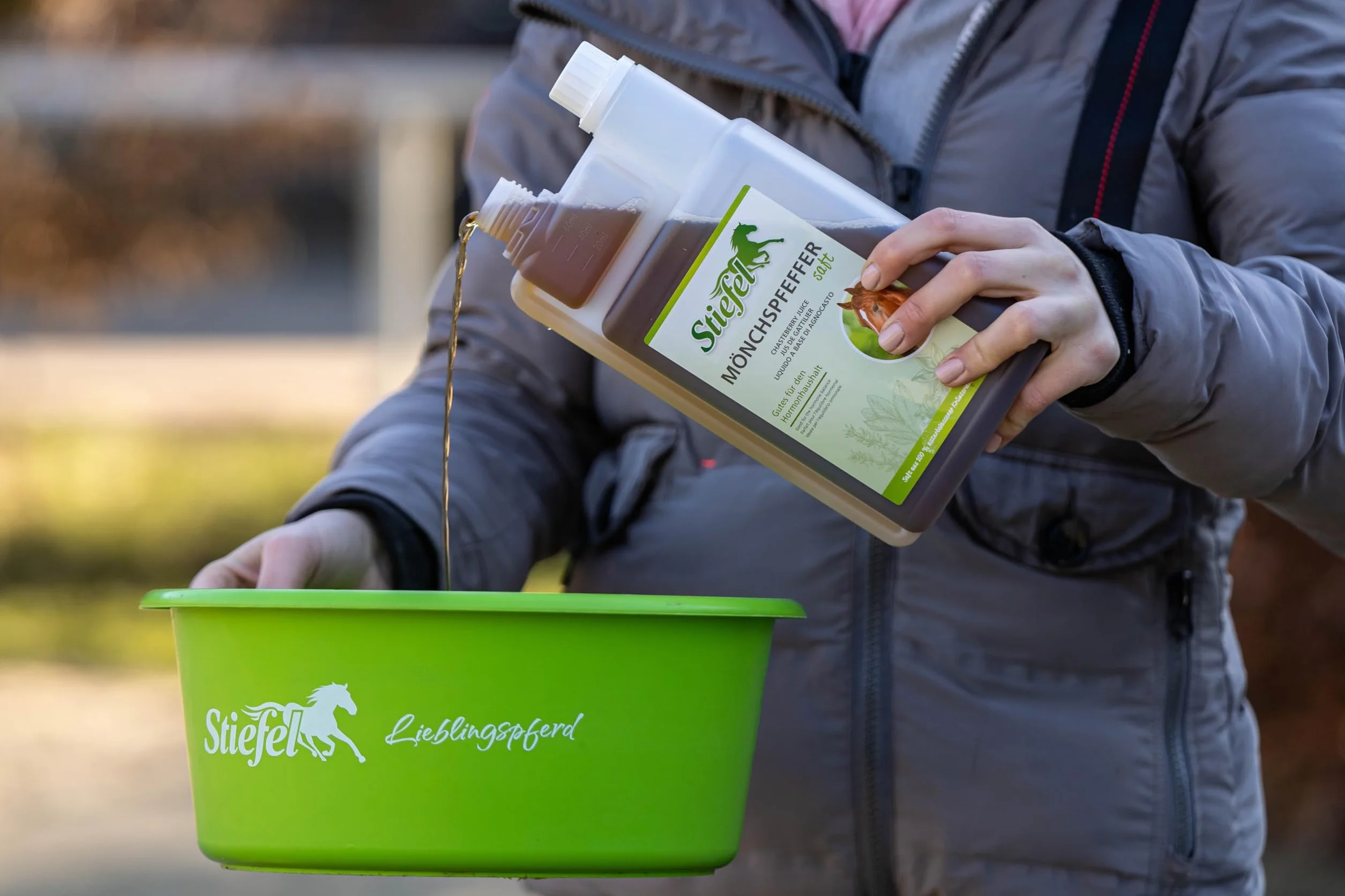 Stiefel Succo di pepe monaco | 1 l | Mangime complementare liquido per cavalli | Aiuto per problemi di rose, amore e cushing | Soluzione naturale per la regolazione degli ormoni