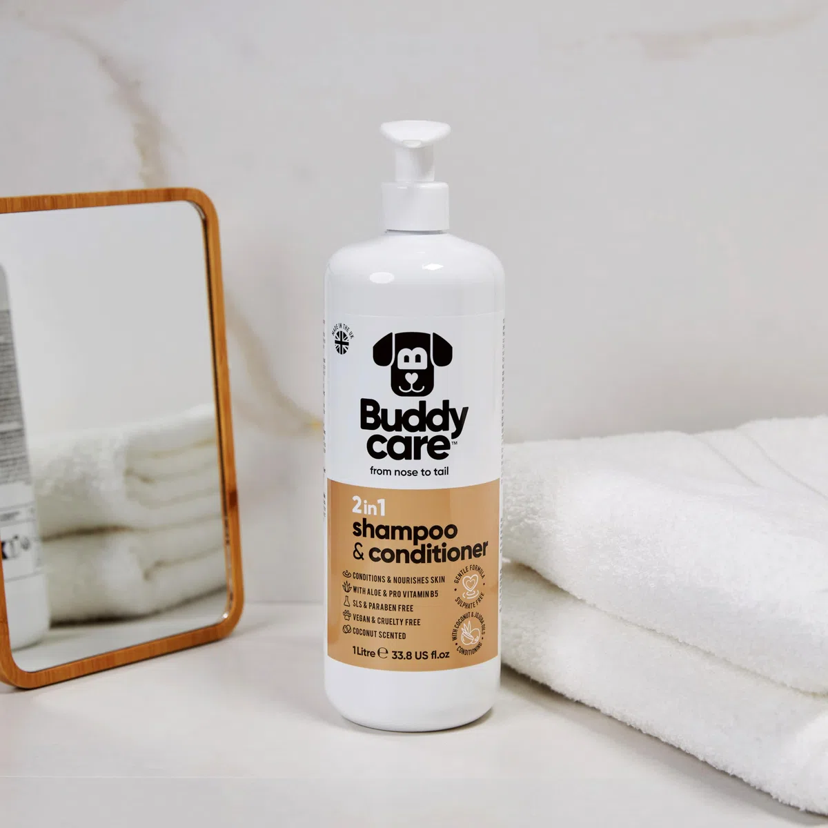 2in1 Shampoo & Balsamo di Buddycare - Pratico shampoo e balsamo per cani in uno - Con aloe vera e pro-vitamina B5 (1L)