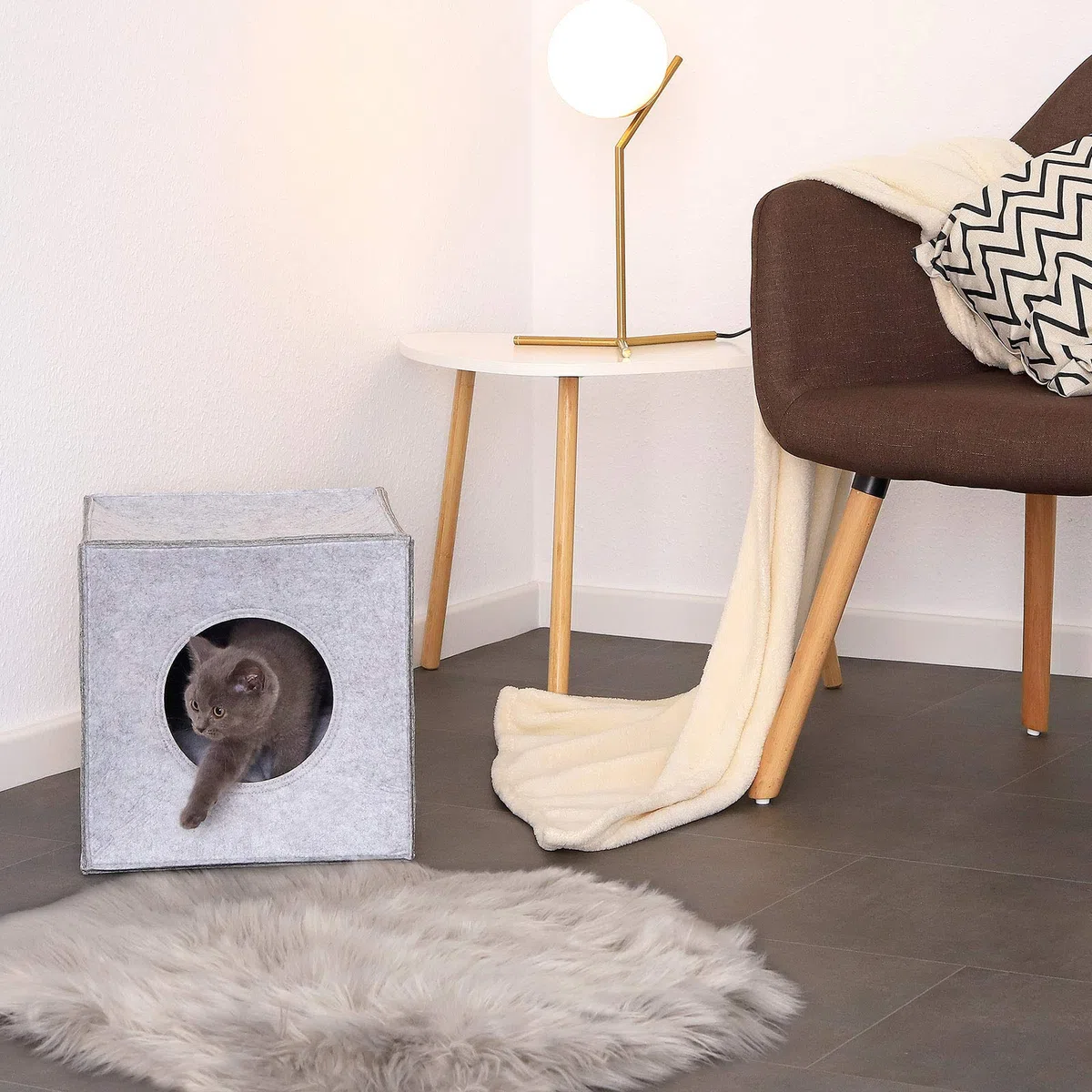 lionto Tana per gatti in feltro stabile adatta a scaffali e sistemi modulari, 33x37x33 cm, cuccia pieghevole a cubo autoportante, facile da pulire con cuscino accogliente, grigio chiaro