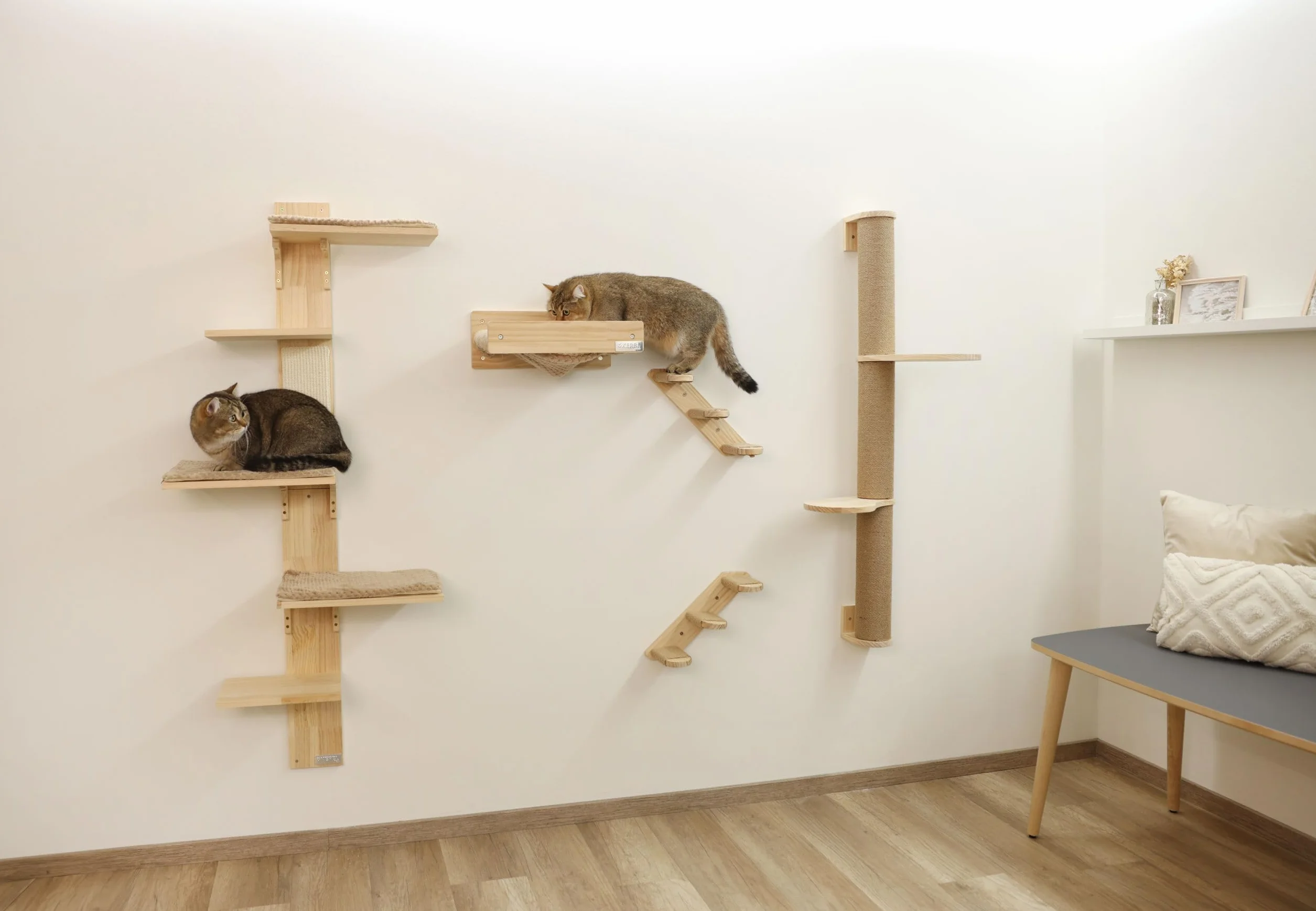 KERBL PET Amaca da parete Timber, 38x33,5x16 cm, naturale/talpa